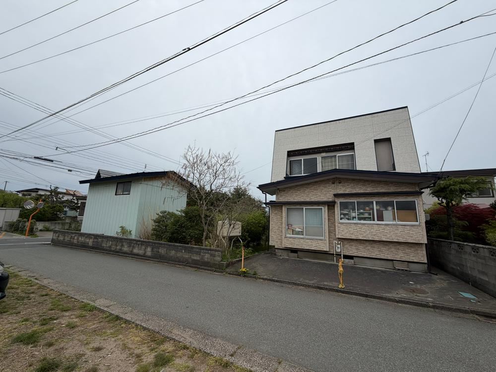 327 m² land in Akita, Akita - Photo 1