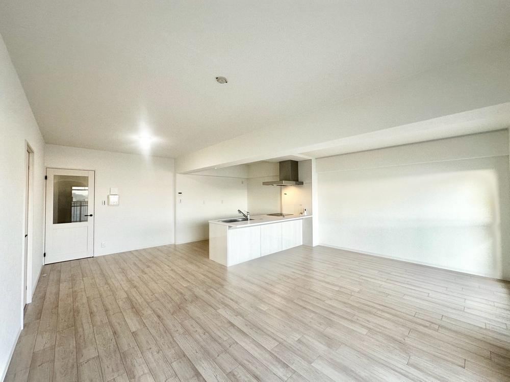 4LDK apartment in Naka Ward, Hiroshima - Photo 1