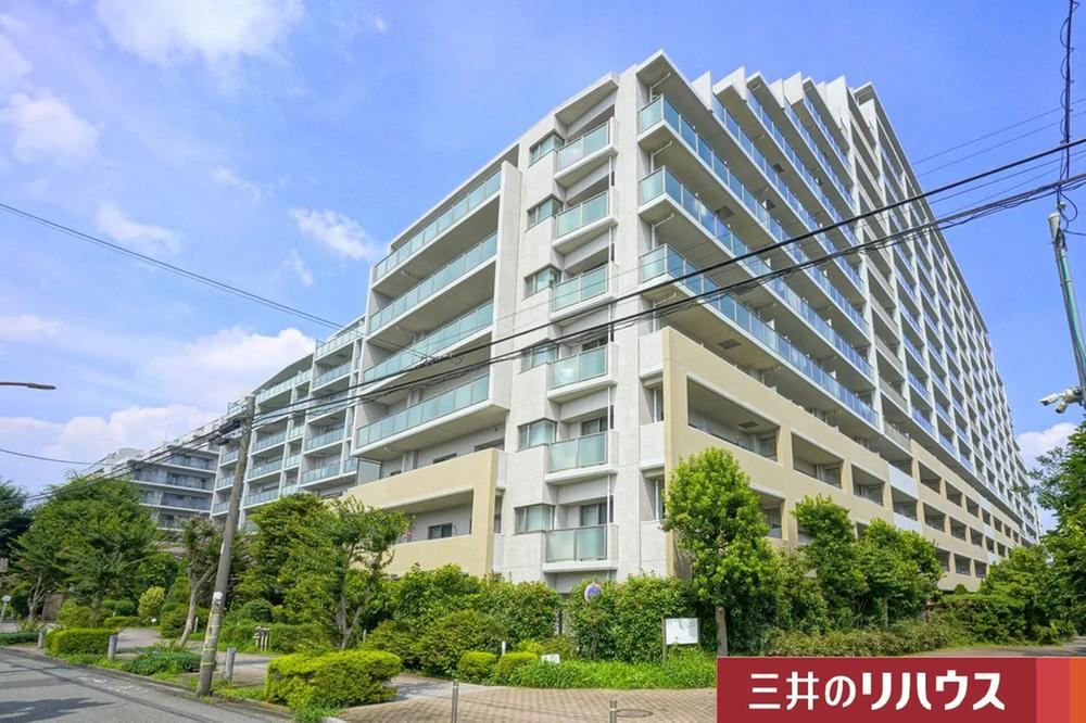 4LDK apartment in Fuchu, Tokyo - Photo 1