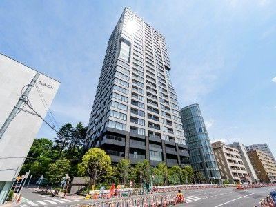 3LDK apartment in Minato Ward, Tokyo - Photo 1