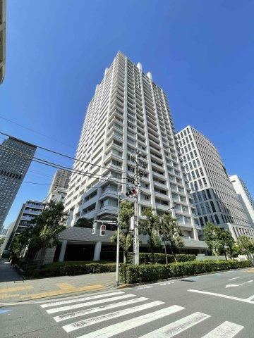 2LDK+S apartment in Minato Ward, Tokyo - Photo 1