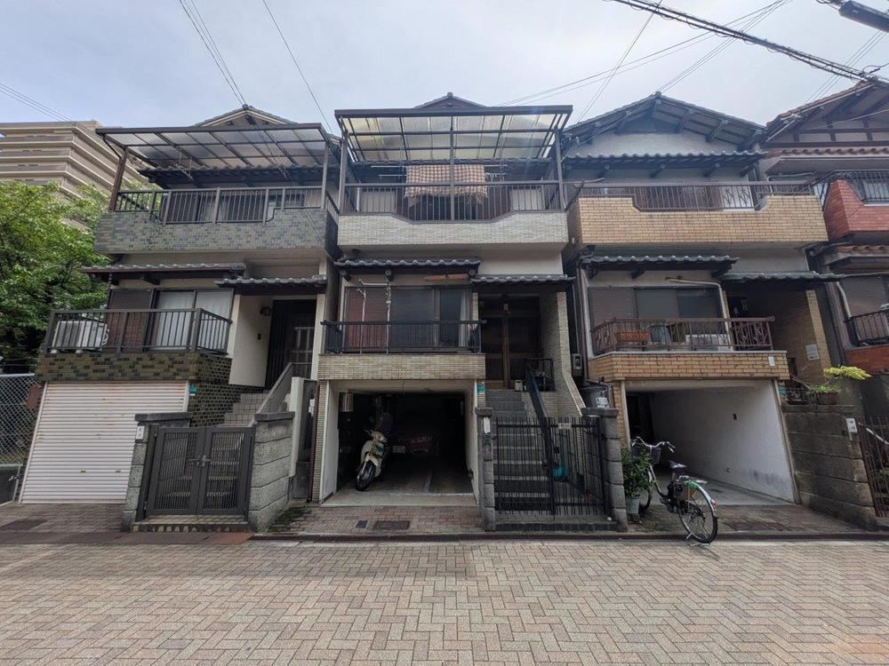 5DK house in Minato Ward, Osaka - Photo 1