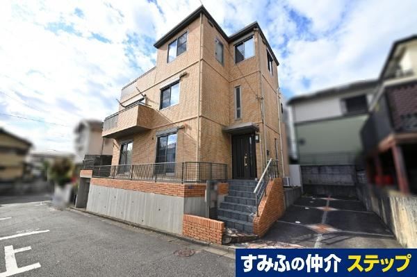 6LDK+S house in Fujisawa, Kanagawa - Photo 1