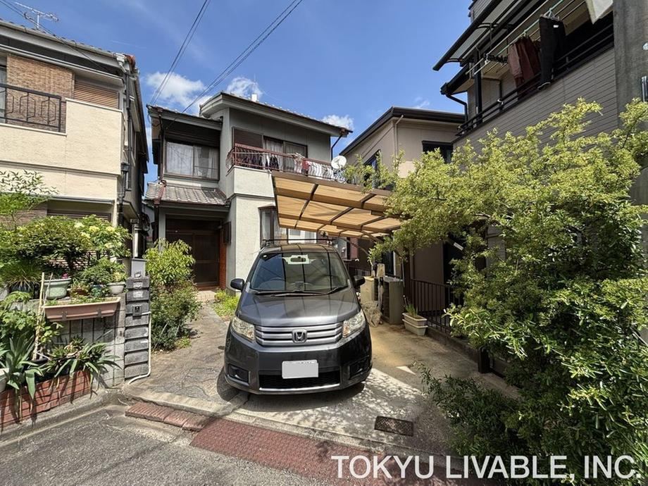4LDK house in Hirakata, Osaka - Photo 1
