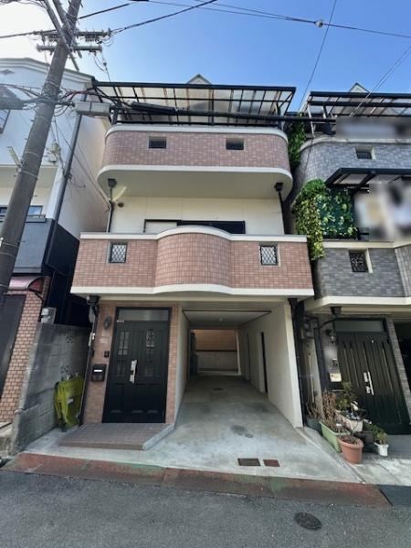 4LDK house in Hirakata, Osaka - Photo 1