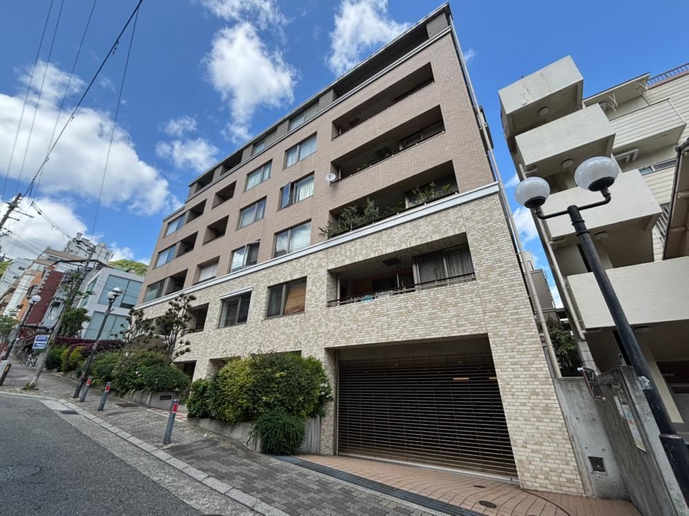 3LDK apartment in Chuo Ward, Kobe, Hyogo - Photo 1