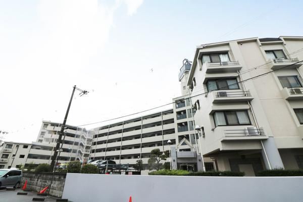 3LDK apartment in Hirakata, Osaka - Photo 1