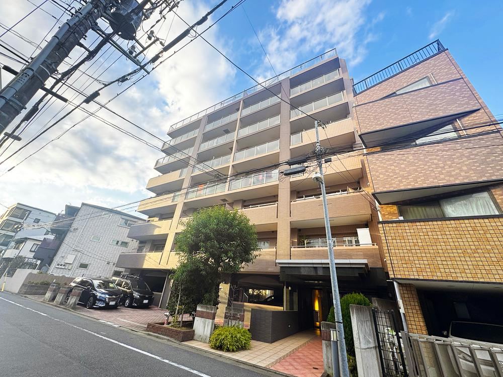 2LDK apartment in Shibuya Ward, Tokyo - Photo 1