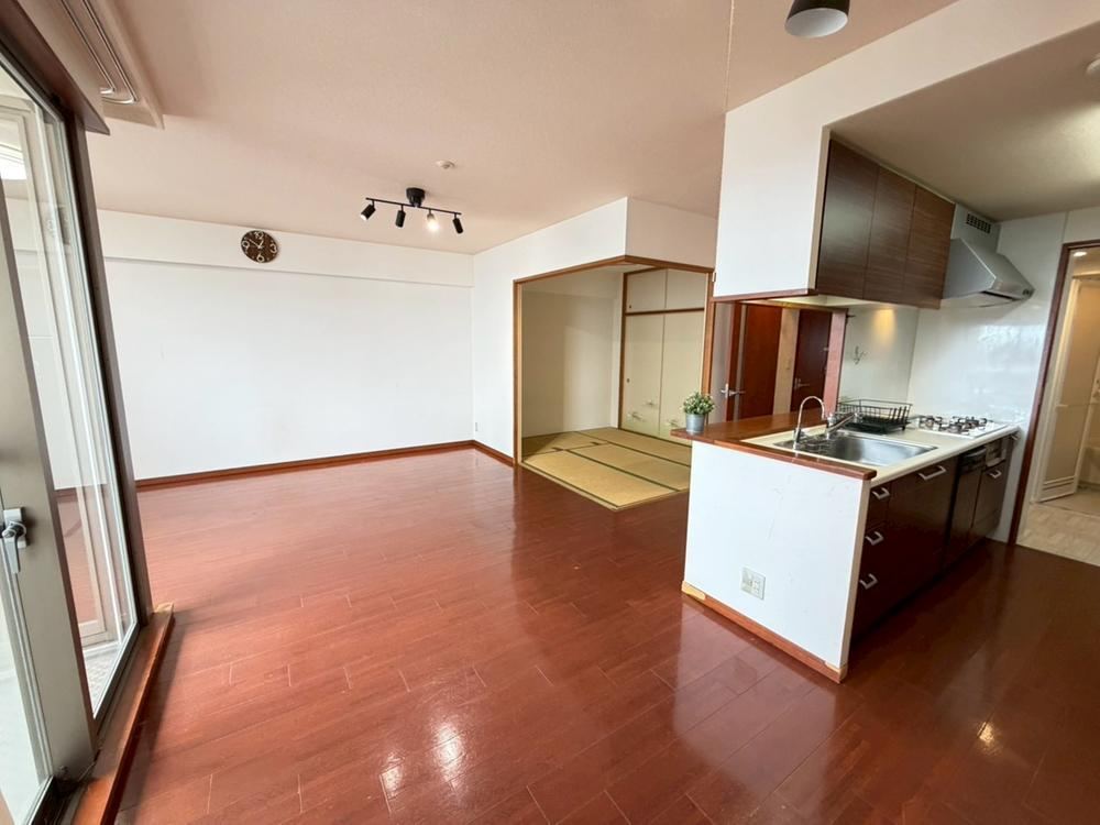 3LDK apartment in Suminoe Ward, Osaka - Photo 1