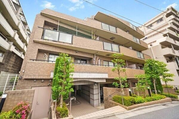 2LDK apartment in Shinjuku Ward, Tokyo - Photo 1