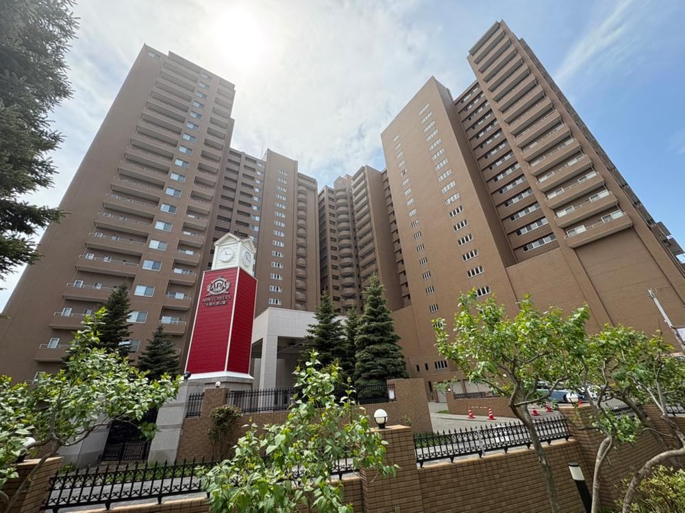4LDK apartment in Chuo Ward, Sapporo, Hokkaido - Photo 1
