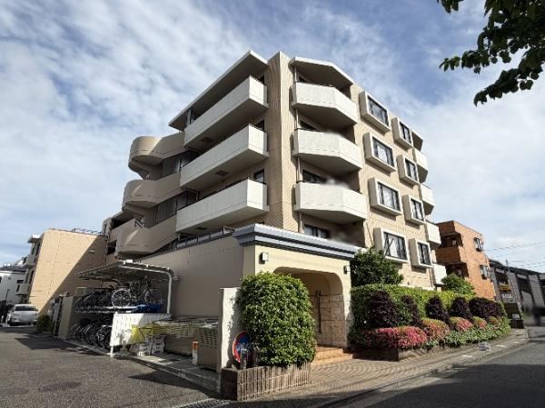 3LDK apartment in Fuchu, Tokyo - Photo 1