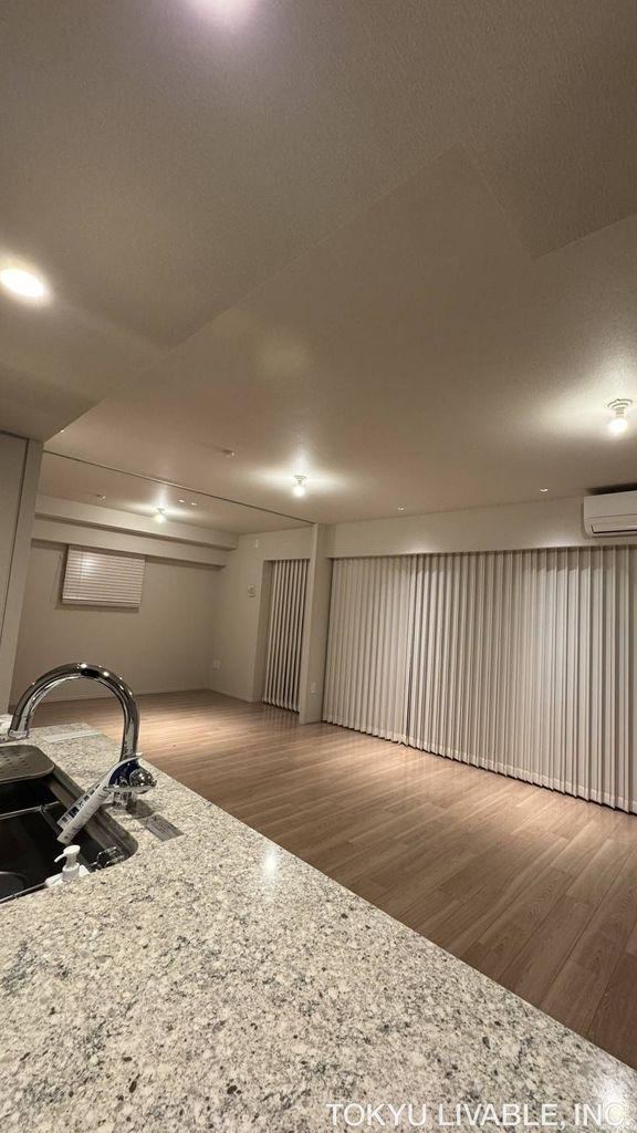 2LDK+S apartment in Kanagawa Ward, Yokohama, Kanagawa - Photo 1