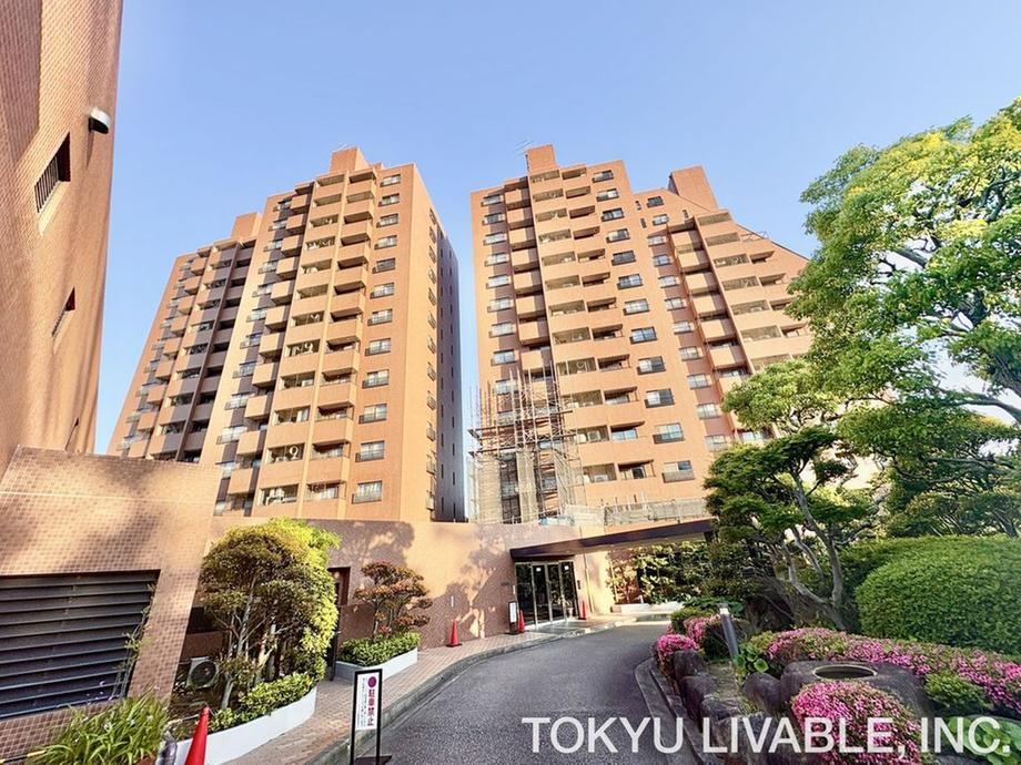 4LDK+S apartment in Higashinada Ward, Kobe, Hyogo - Photo 1