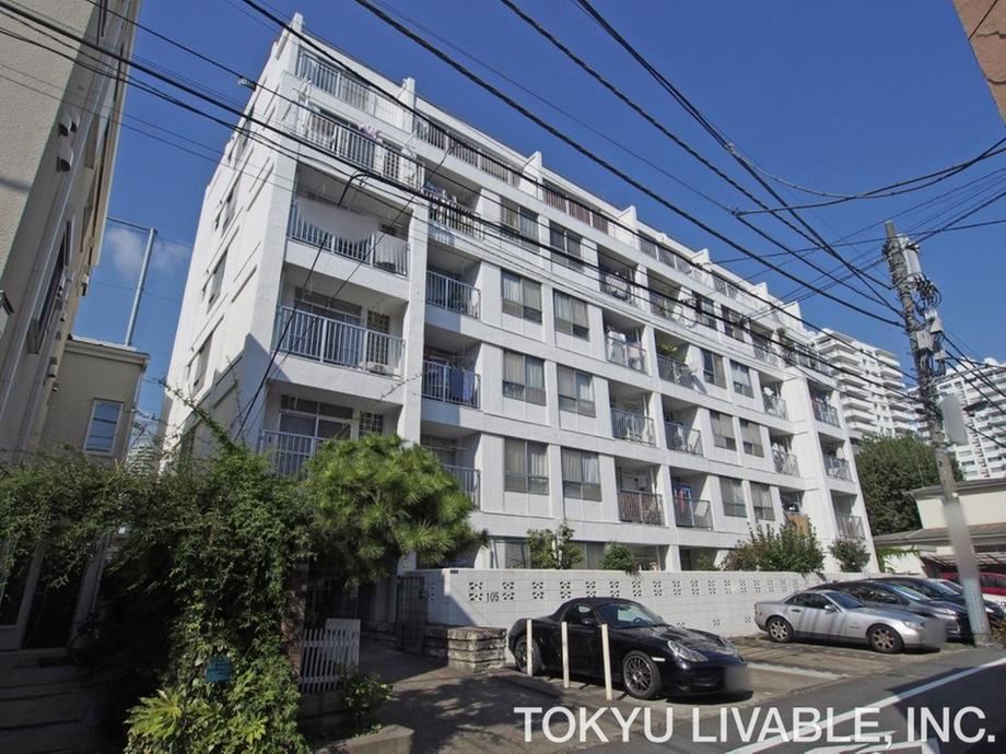2LDK apartment in Minato Ward, Tokyo - Photo 1