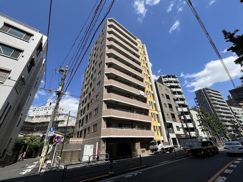 2LDK+S apartment in Nakano Ward, Tokyo - Photo 1