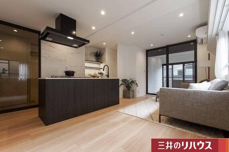 2LDK apartment in Shibuya Ward, Tokyo - Photo 1