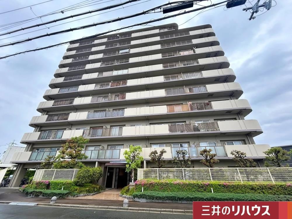 3LDK apartment in Higashiosaka, Osaka - Photo 1