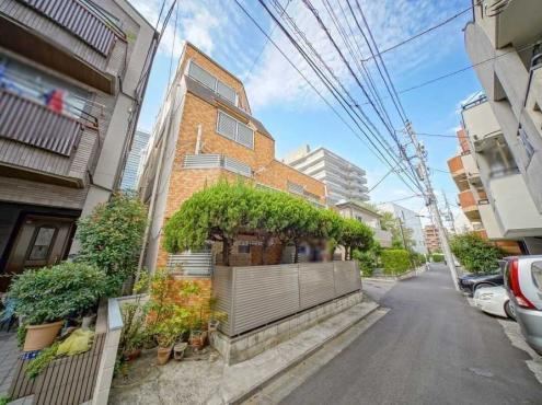1LDK apartment in Minato Ward, Tokyo - Photo 1