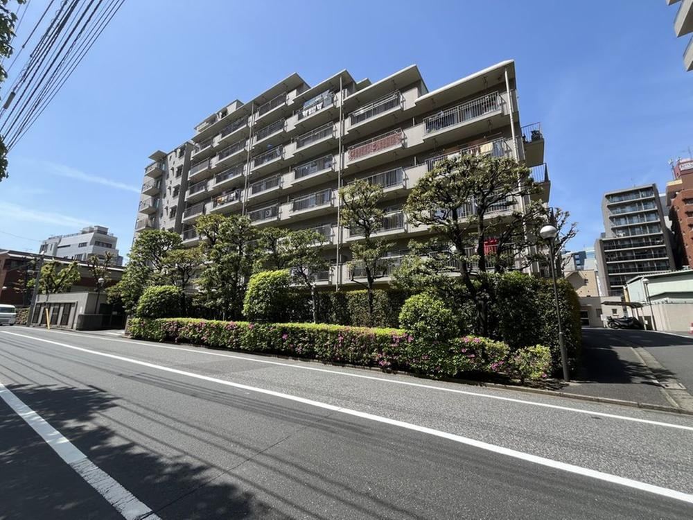2LDK apartment in Shinjuku Ward, Tokyo - Photo 1