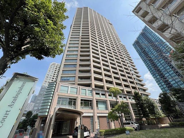 2LDK apartment in Minato Ward, Tokyo - Photo 1
