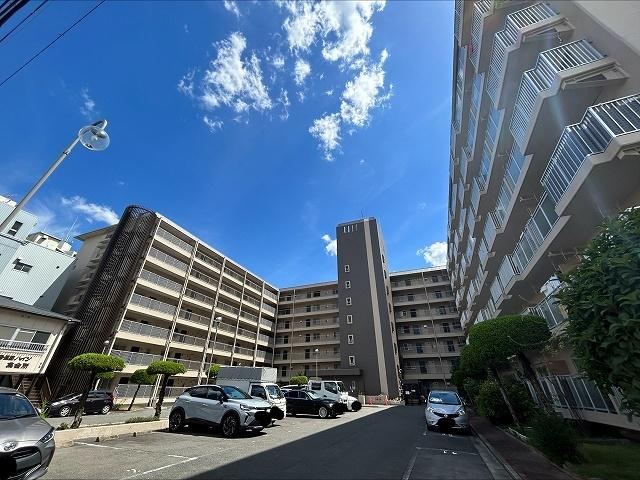 3LDK apartment in Neyagawa, Osaka - Photo 1