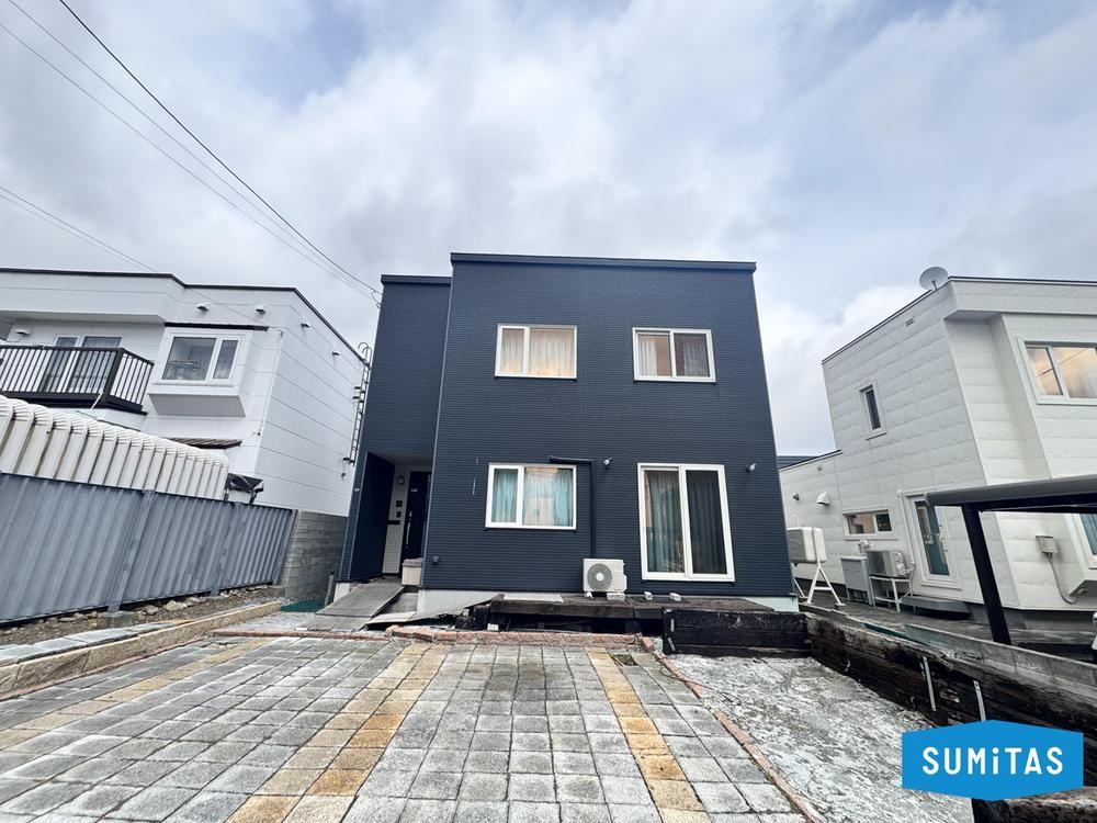 5LDK house in Nishi Ward, Sapporo, Hokkaido - Photo 1