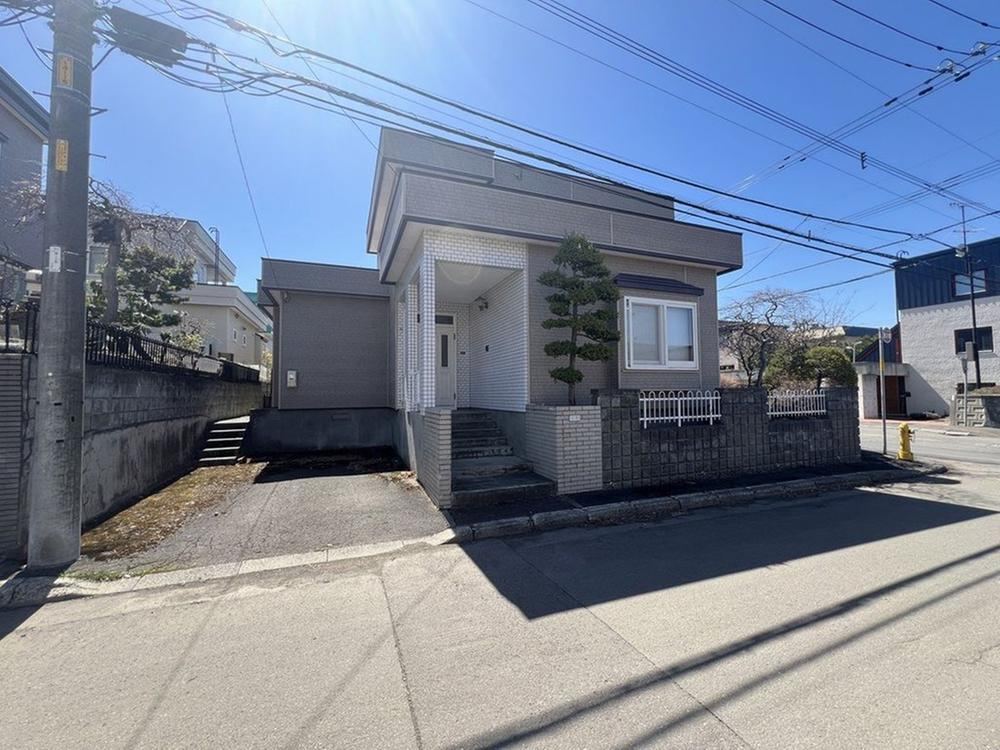 4LDK house in Minami Ward, Sapporo, Hokkaido - Photo 1