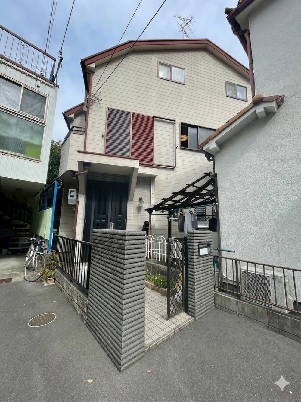 4LDK house in Suita, Osaka - Photo 1