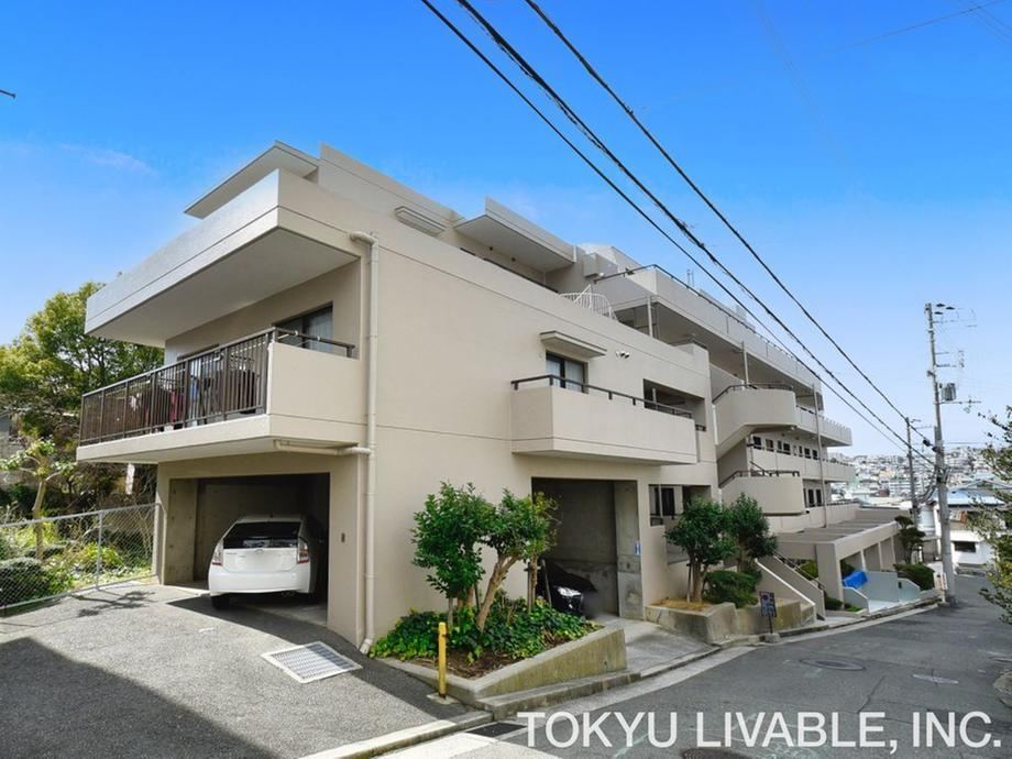 4LDK apartment in Tarumi Ward, Kobe, Hyogo - Photo 1