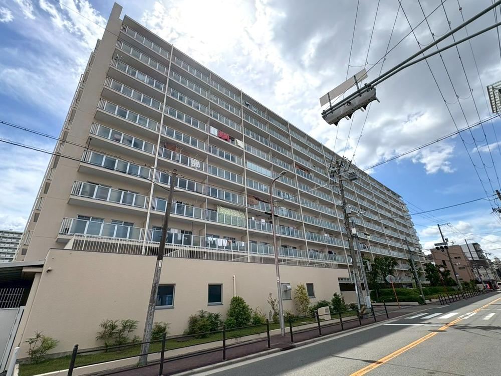 3DK apartment in Joto Ward, Osaka - Photo 1