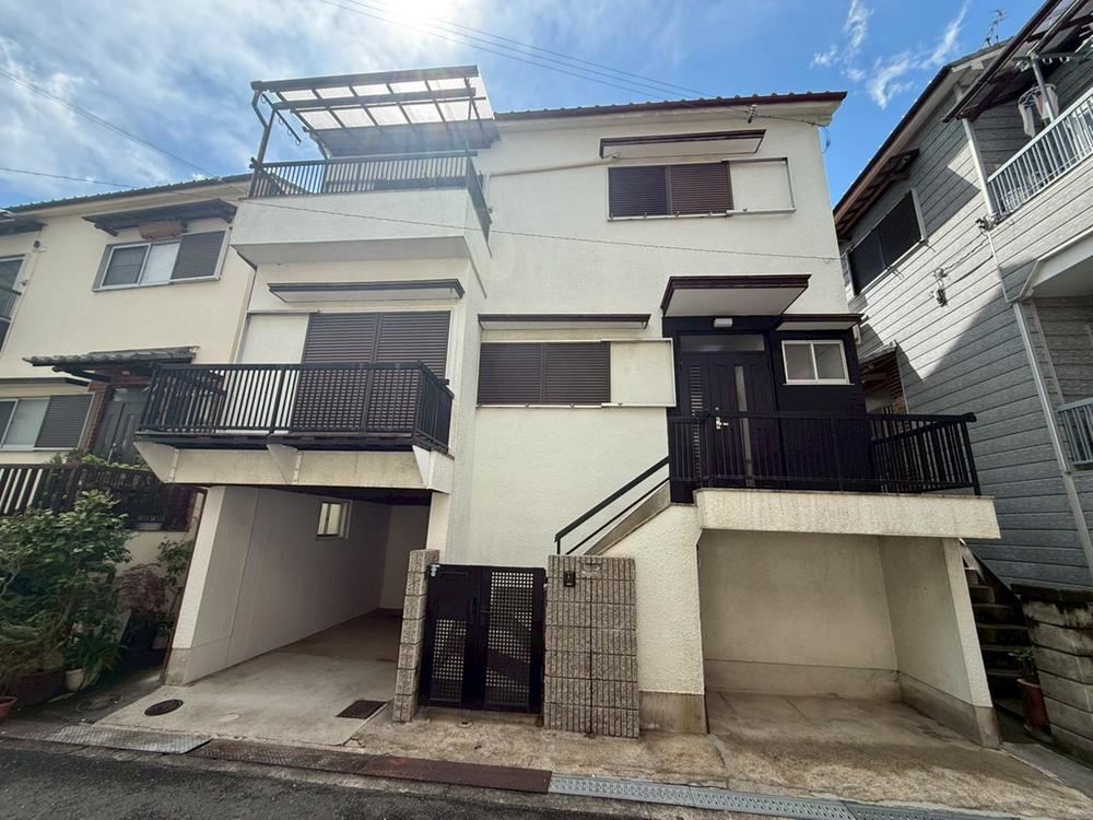 3DK house in Higashiosaka, Osaka - Photo 1