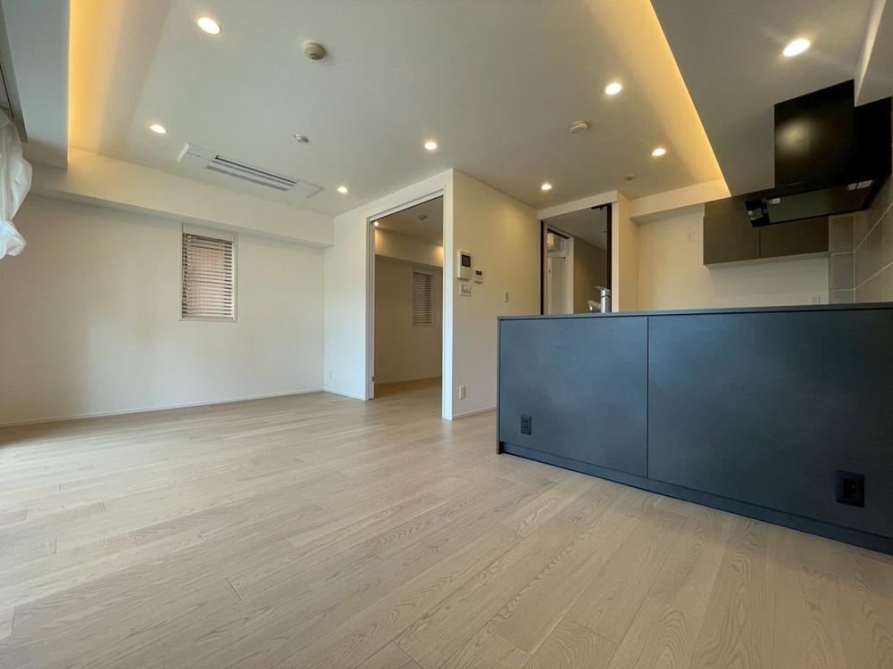 1LDK+S apartment in Minato Ward, Tokyo - Photo 1