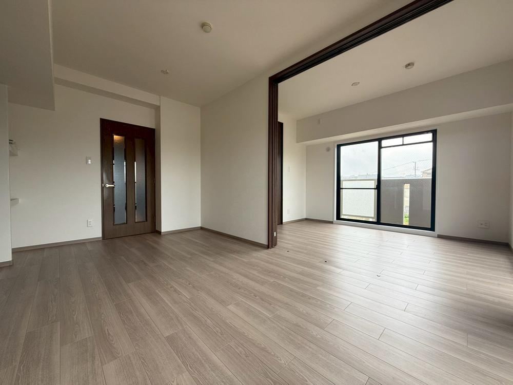 3LDK apartment in Tarumi Ward, Kobe, Hyogo - Photo 1
