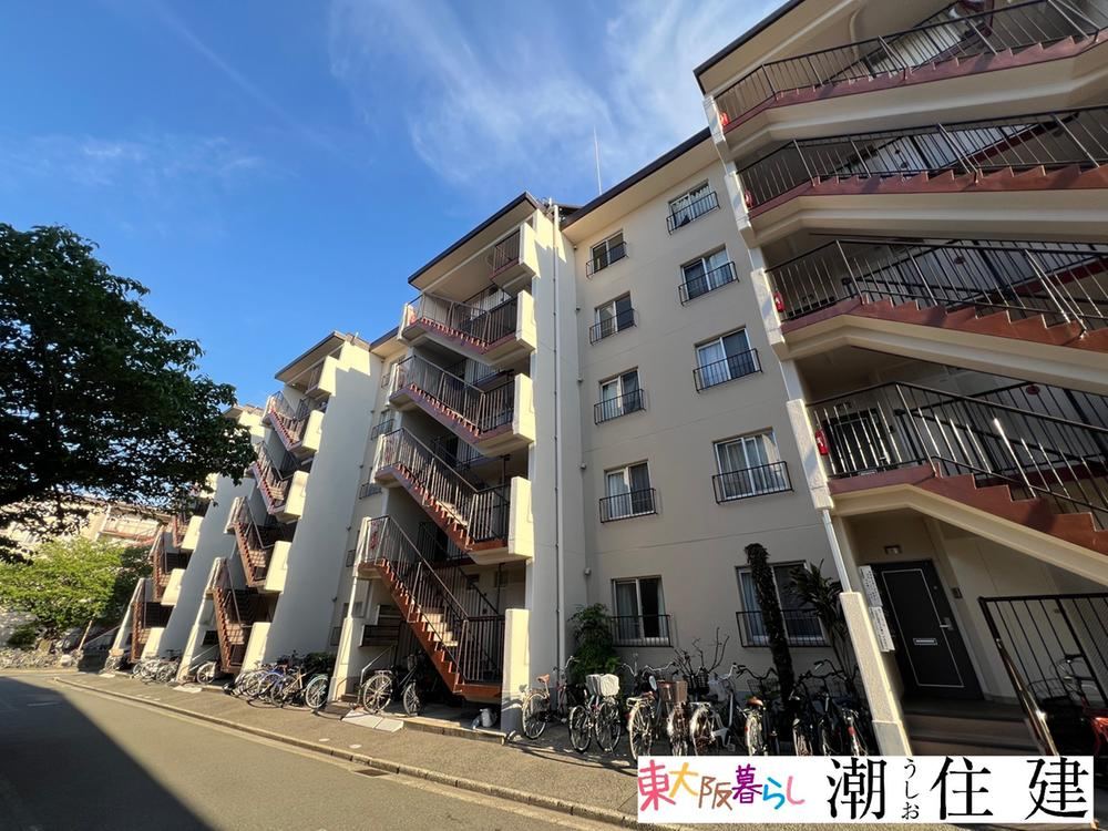 2LDK apartment in Higashiosaka, Osaka - Photo 1