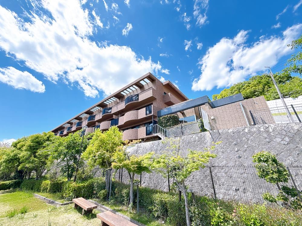 3LDK apartment in Takarazuka, Hyogo - Photo 1