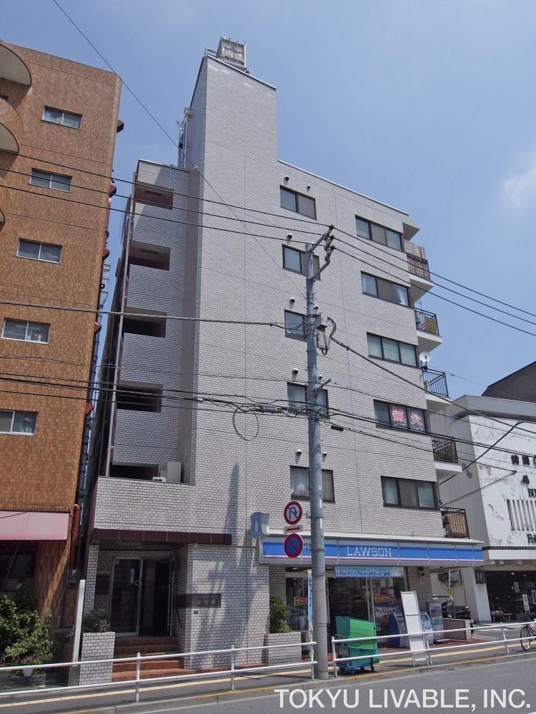2LDK apartment in Shinjuku Ward, Tokyo - Photo 1