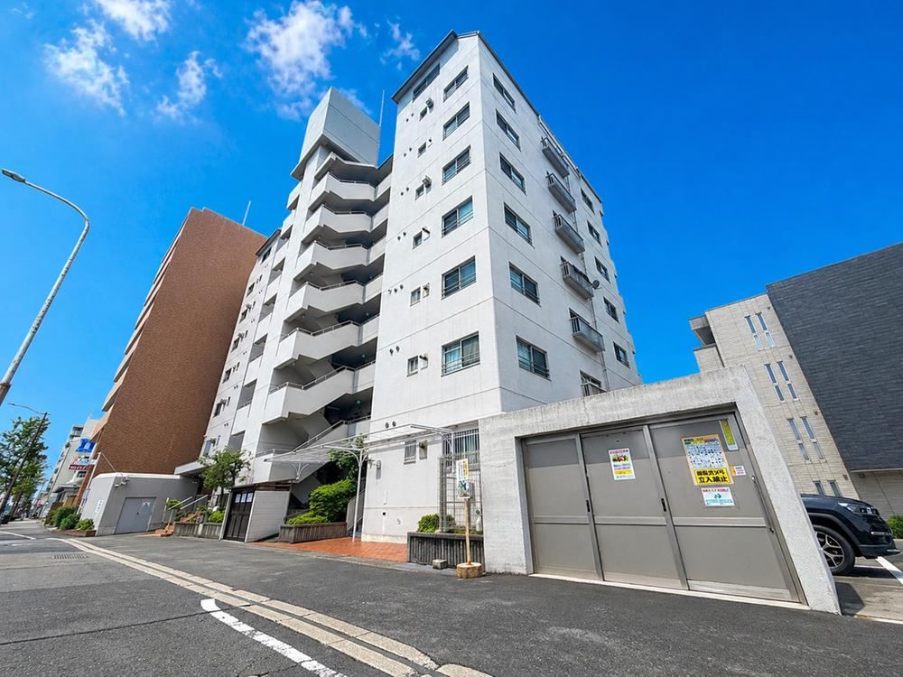 3LDK apartment in Suita, Osaka - Photo 1