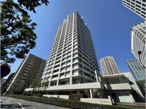 2LDK+S apartment in Minato Ward, Tokyo - Photo 1