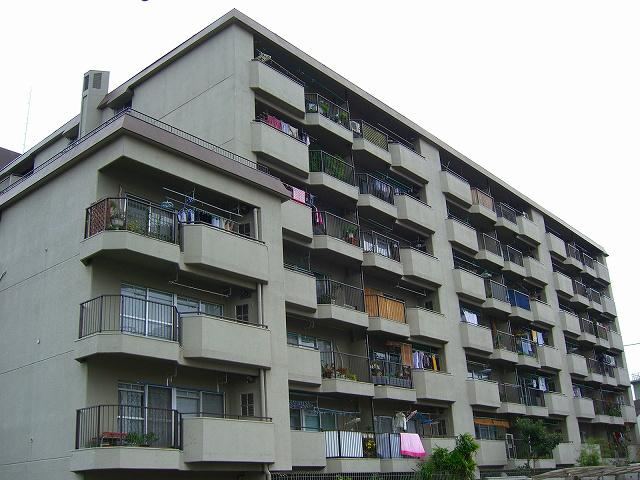 2LDK+S apartment in Settsu, Osaka - Photo 1