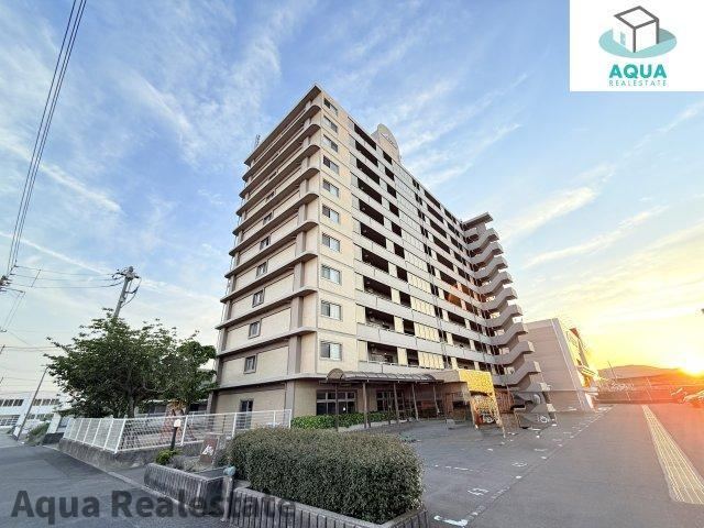 4LDK apartment in Takamatsu, Kagawa - Photo 1