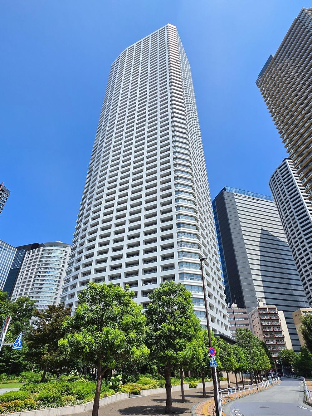 2LDK apartment in Shinjuku Ward, Tokyo - Photo 1