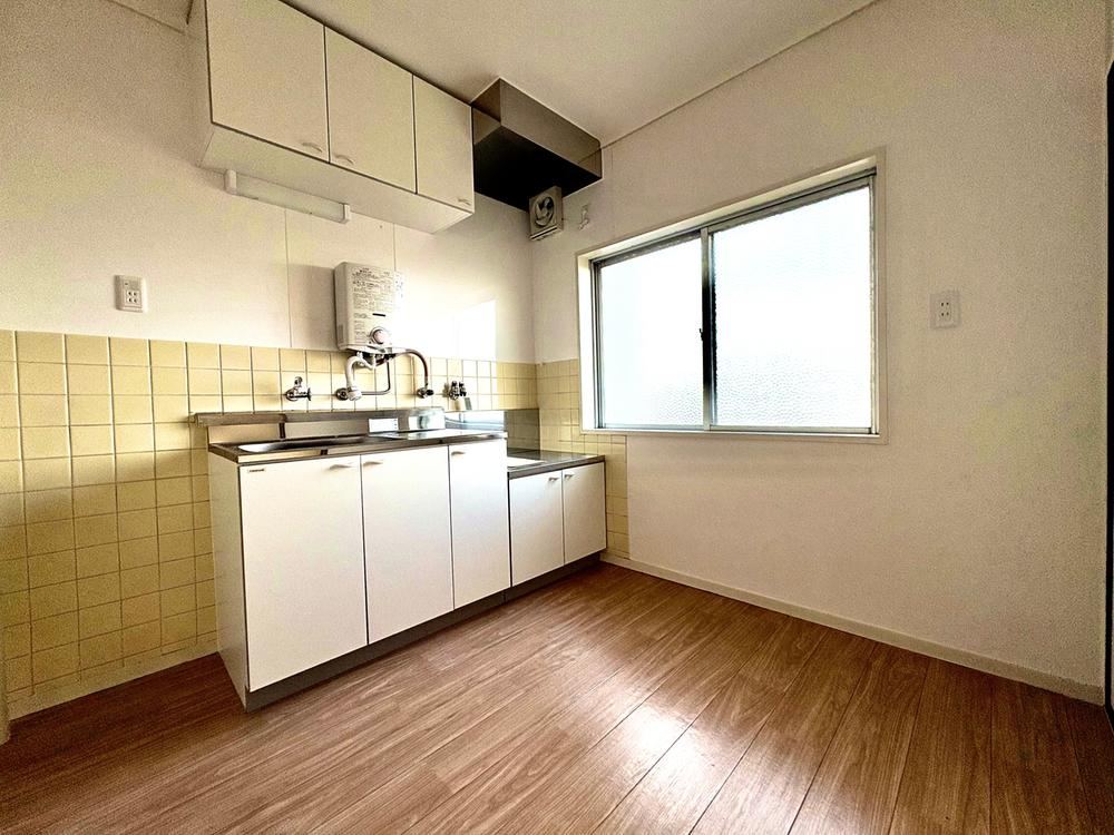 2DK apartment in Takatsuki, Osaka - Photo 1