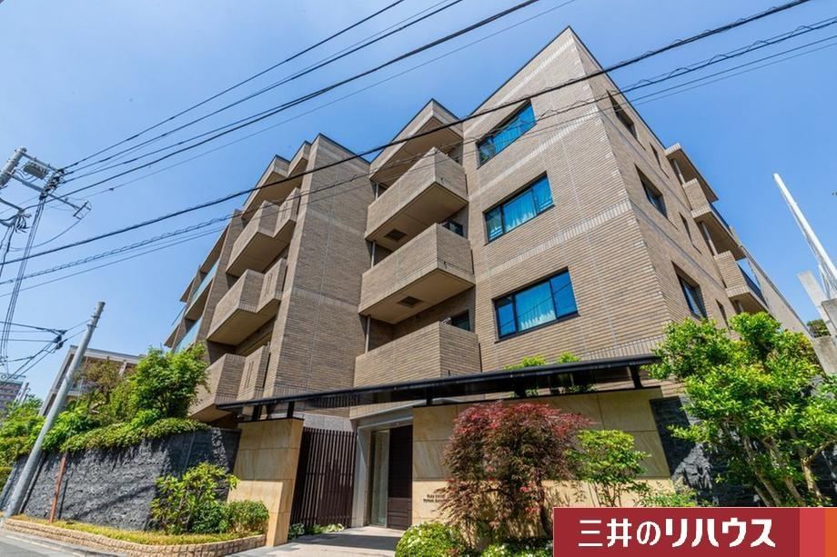 2LDK apartment in Shibuya Ward, Tokyo - Photo 1