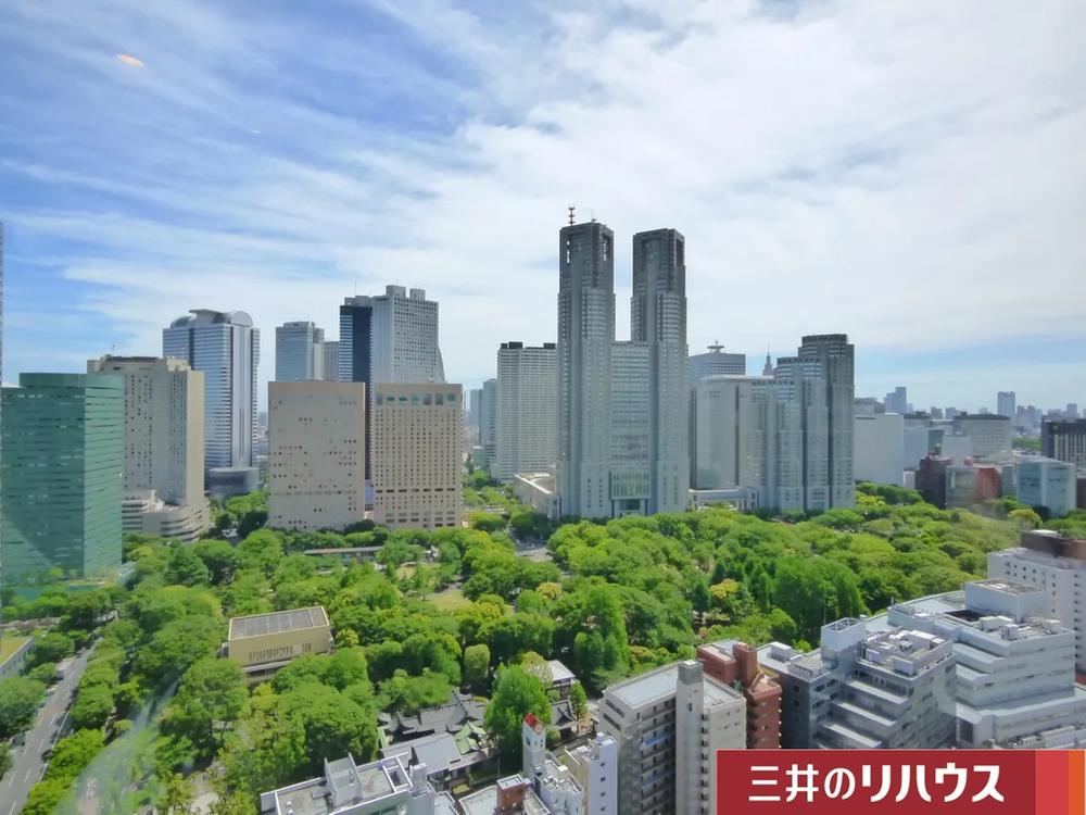 3LDK apartment in Shinjuku Ward, Tokyo - Photo 1