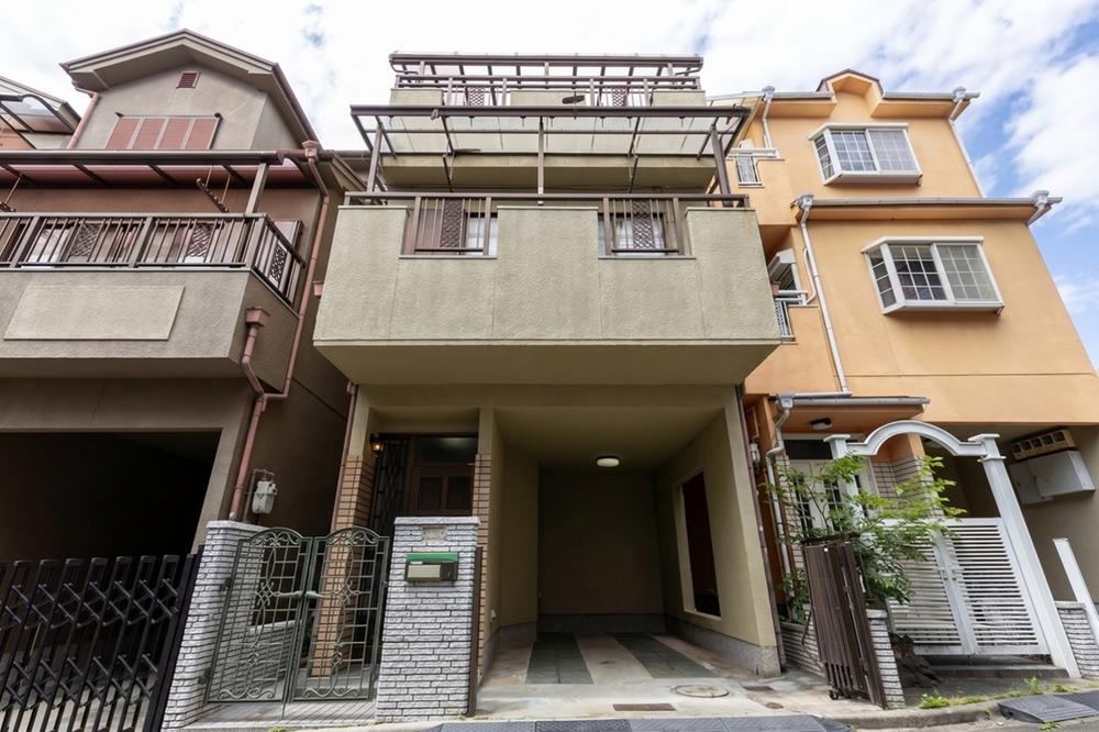 4LDK house in Kashiwara, Osaka - Photo 1