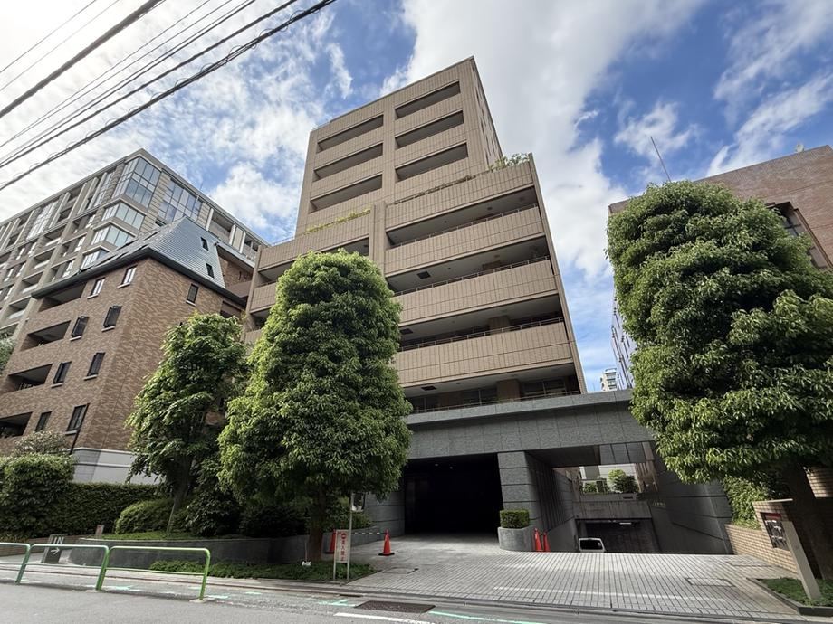 2LDK apartment in Chiyoda Ward, Tokyo - Photo 1