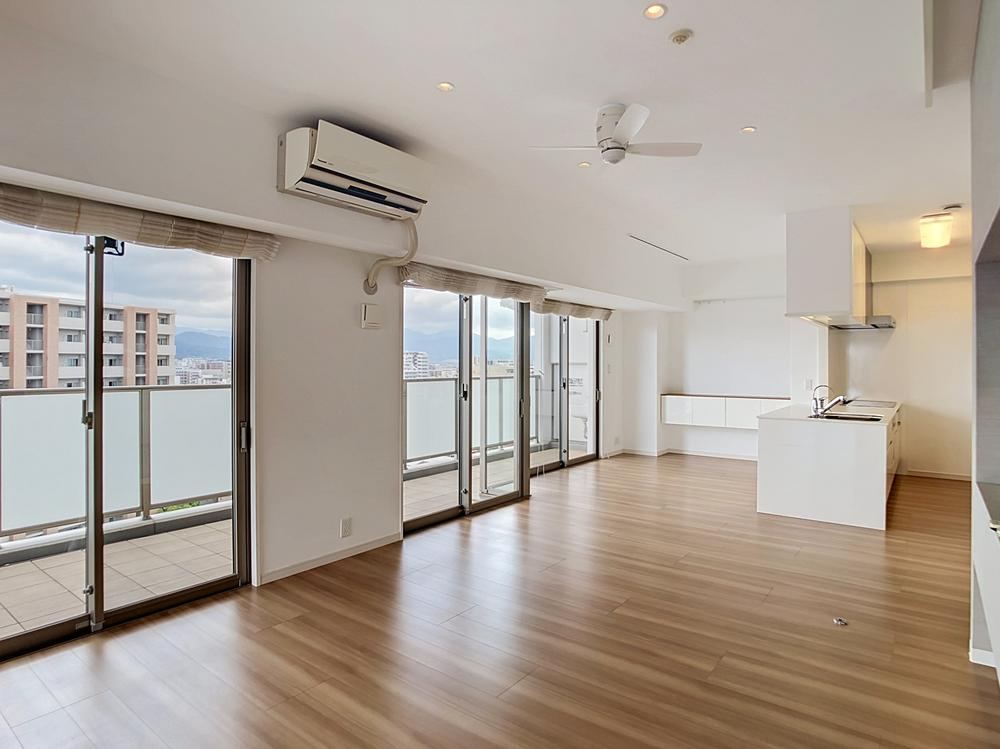 4LDK apartment in Sawara Ward, Fukuoka - Photo 1