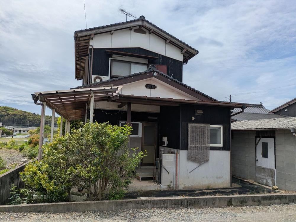 4LDK house in Ube, Yamaguchi - Photo 1