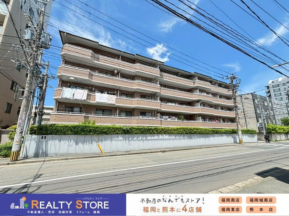 4LDK apartment in Sawara Ward, Fukuoka - Photo 1